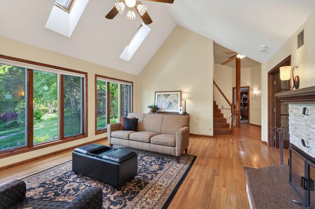 8840 River Heights Way, Inver Grove Heights, MN 55076