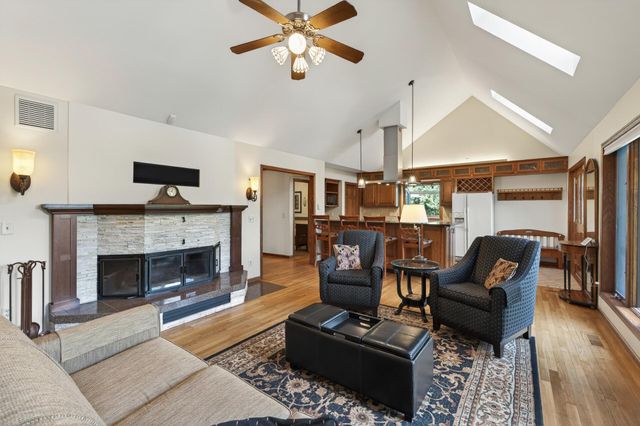 8840 River Heights Way, Inver Grove Heights, MN 55076