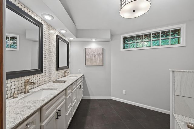 8840 River Heights Way, Inver Grove Heights, MN 55076