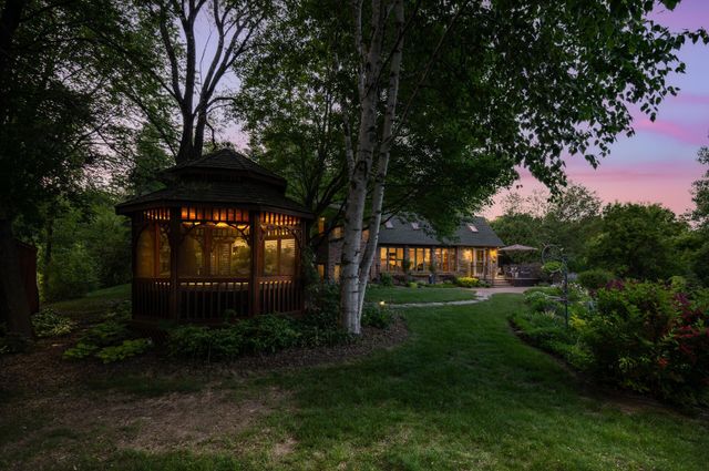 8840 River Heights Way, Inver Grove Heights, MN 55076