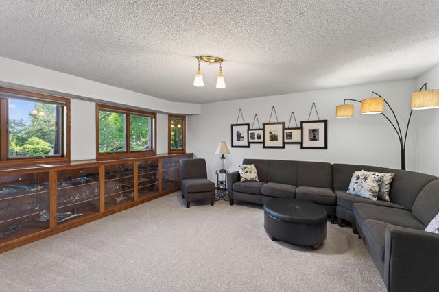 8840 River Heights Way, Inver Grove Heights, MN 55076