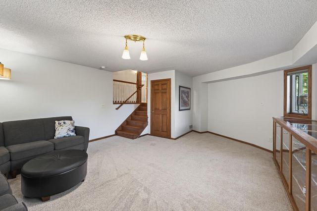 8840 River Heights Way, Inver Grove Heights, MN 55076