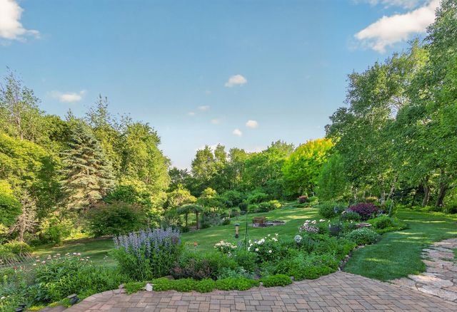 8840 River Heights Way, Inver Grove Heights, MN 55076