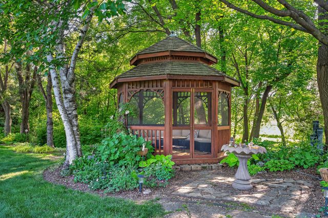 8840 River Heights Way, Inver Grove Heights, MN 55076