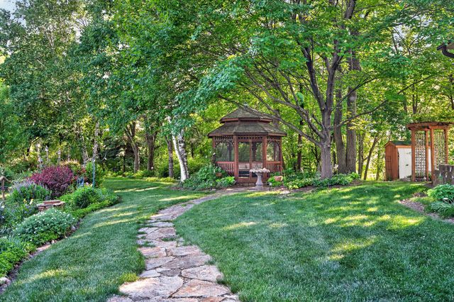 8840 River Heights Way, Inver Grove Heights, MN 55076