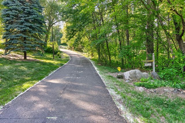 8840 River Heights Way, Inver Grove Heights, MN 55076