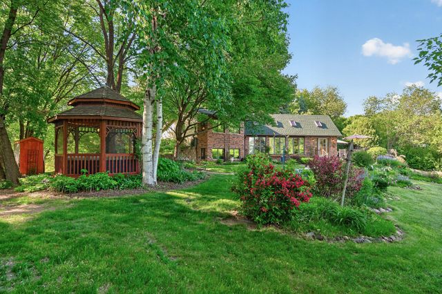 8840 River Heights Way, Inver Grove Heights, MN 55076