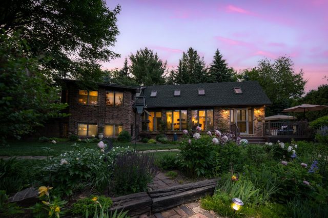 8840 River Heights Way, Inver Grove Heights, MN 55076