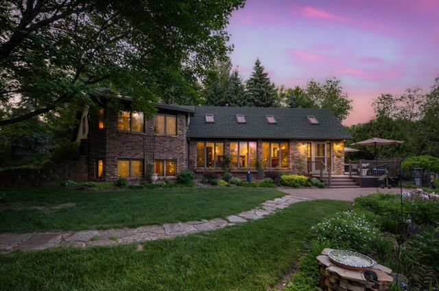 8840 River Heights Way, Inver Grove Heights, MN 55076