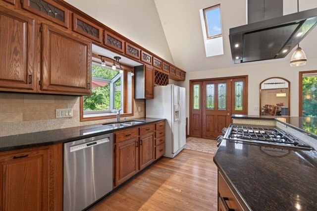 8840 River Heights Way, Inver Grove Heights, MN 55076