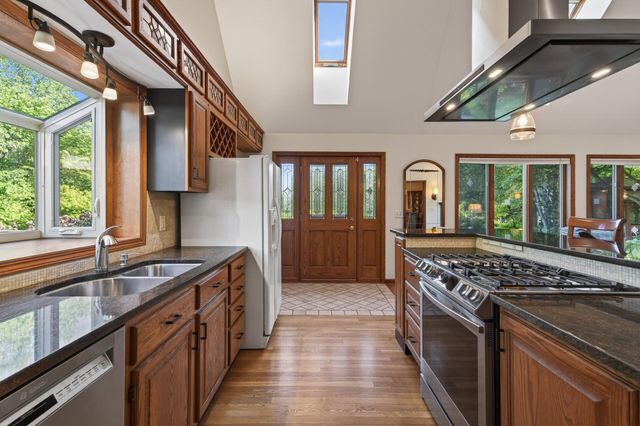8840 River Heights Way, Inver Grove Heights, MN 55076