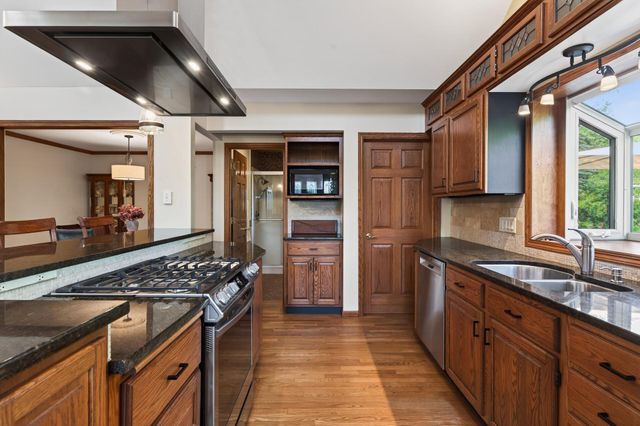 8840 River Heights Way, Inver Grove Heights, MN 55076