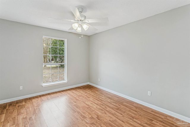 5181 Hawks Nest Dr, Milton, FL 32570