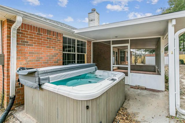 5181 Hawks Nest Dr, Milton, FL 32570