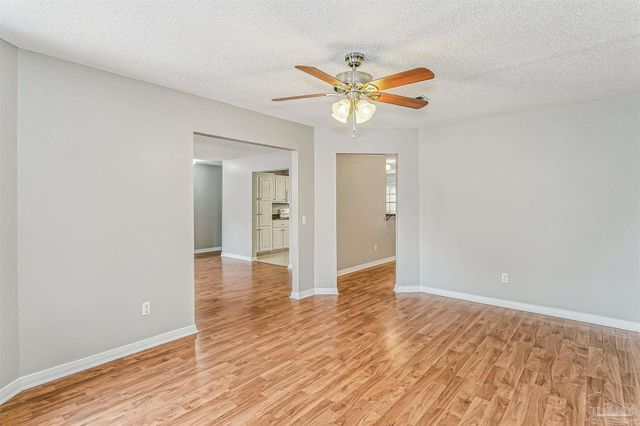 5181 Hawks Nest Dr, Milton, FL 32570