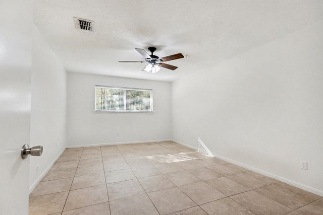 1946 Shadow Rock Drive, Houston, TX 77339