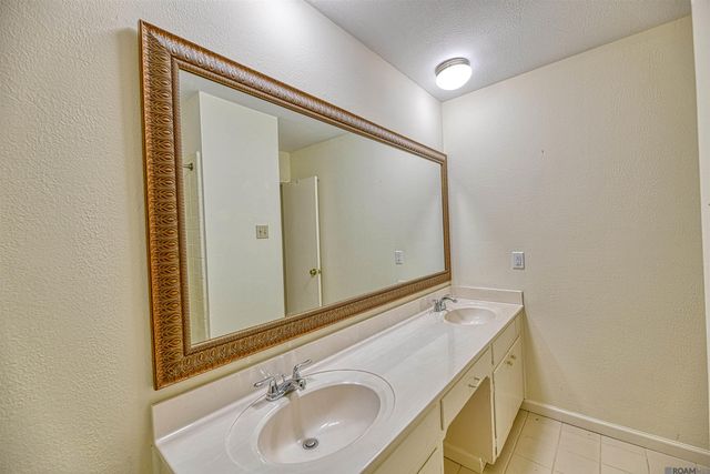 869 Heather Dr, Baton Rouge, LA 70815