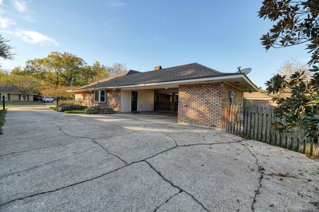 869 Heather Dr, Baton Rouge, LA 70815