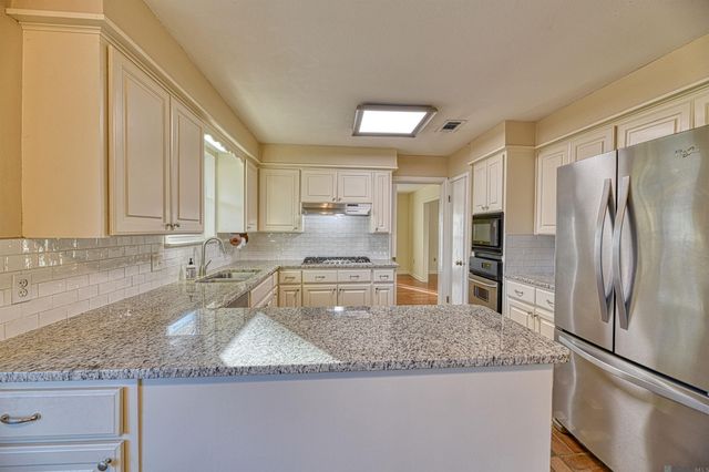 869 Heather Dr, Baton Rouge, LA 70815