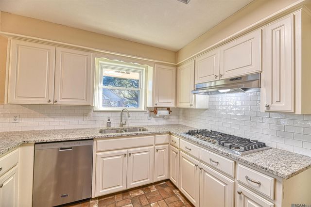 869 Heather Dr, Baton Rouge, LA 70815