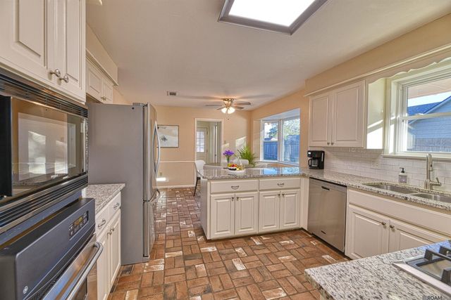 869 Heather Dr, Baton Rouge, LA 70815