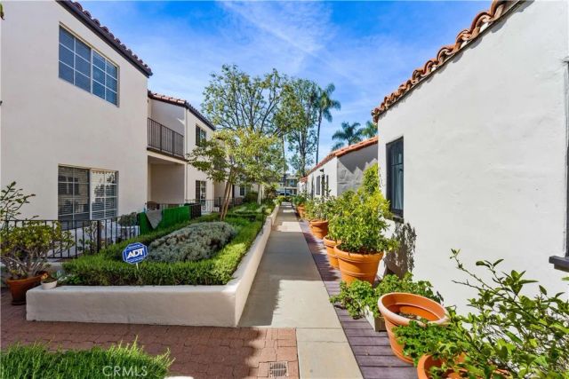 392 S Marengo 105, Pasadena, CA 91101