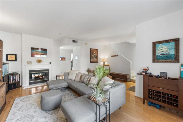 392 S Marengo 105, Pasadena, CA 91101