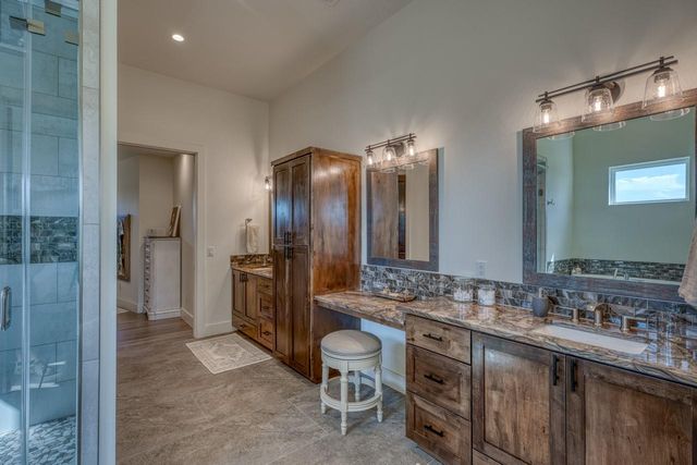 128 Westgate LOOP, Horseshoe Bay, TX 78657