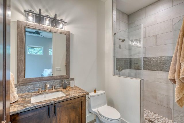 128 Westgate LOOP, Horseshoe Bay, TX 78657