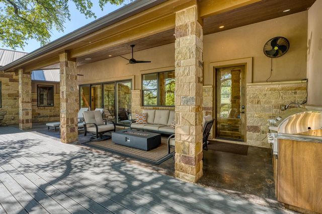 128 Westgate LOOP, Horseshoe Bay, TX 78657