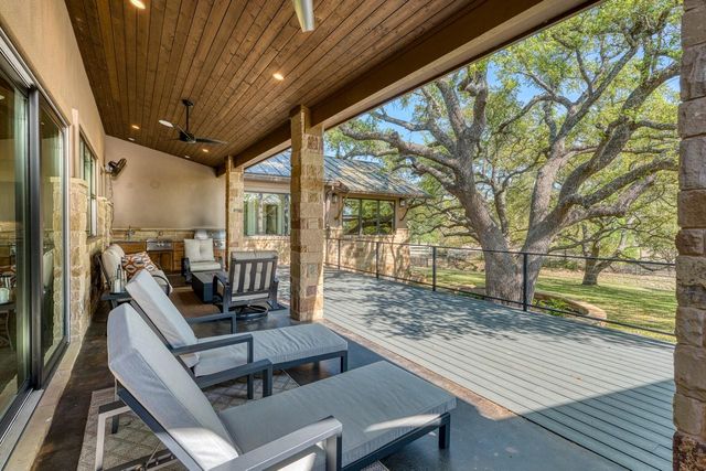 128 Westgate LOOP, Horseshoe Bay, TX 78657