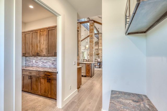 128 Westgate LOOP, Horseshoe Bay, TX 78657