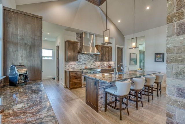 128 Westgate LOOP, Horseshoe Bay, TX 78657