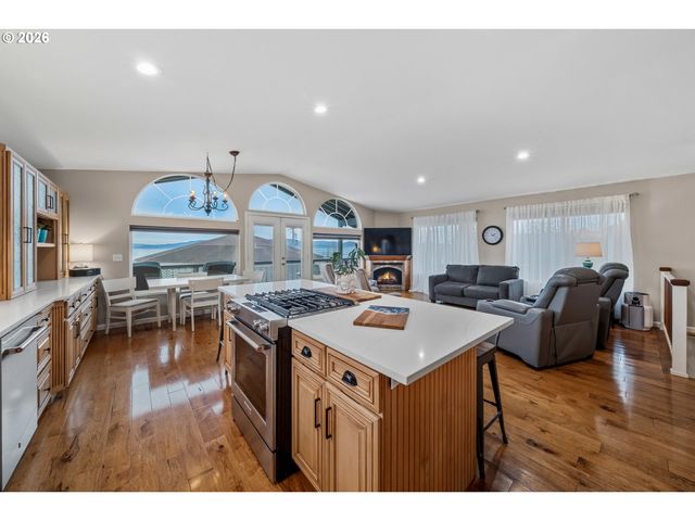 1213 ACACIA Ave, Garibaldi, OR 97118