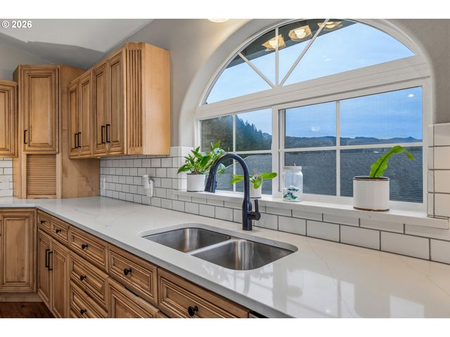 1213 ACACIA Ave, Garibaldi, OR 97118