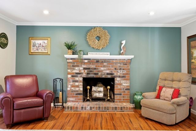 18 Fox Run Ln, Hampden, MA 01036