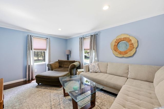 18 Fox Run Ln, Hampden, MA 01036