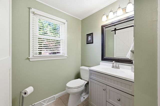 18 Fox Run Ln, Hampden, MA 01036