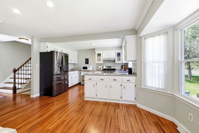 18 Fox Run Ln, Hampden, MA 01036