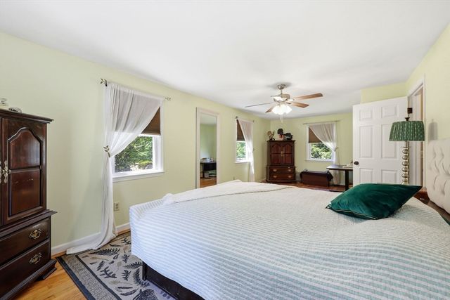 18 Fox Run Ln, Hampden, MA 01036