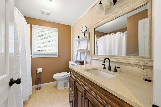 18 Fox Run Ln, Hampden, MA 01036