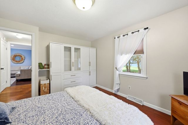 18 Fox Run Ln, Hampden, MA 01036