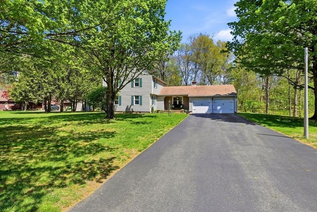 18 Fox Run Ln, Hampden, MA 01036