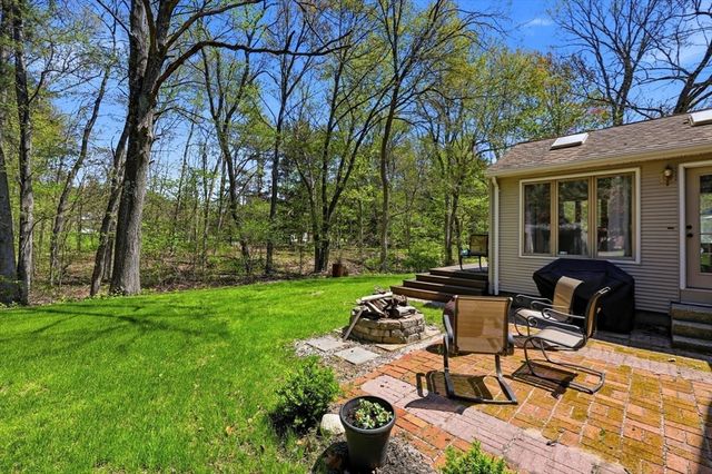 18 Fox Run Ln, Hampden, MA 01036