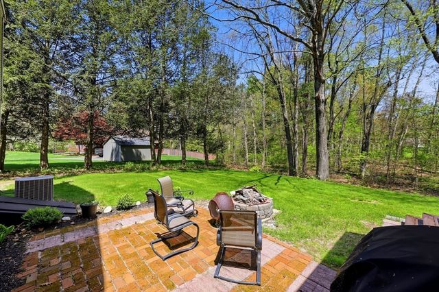 18 Fox Run Ln, Hampden, MA 01036