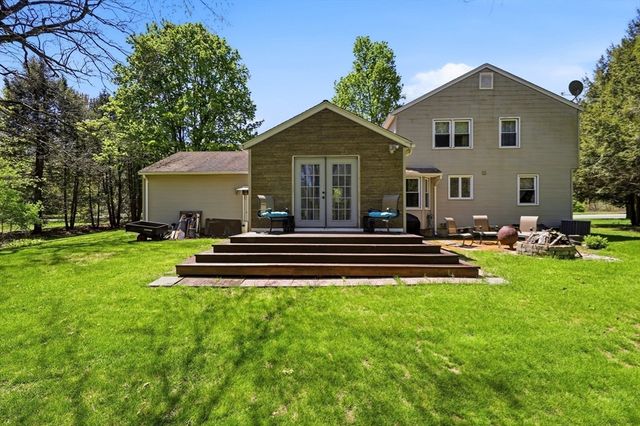 18 Fox Run Ln, Hampden, MA 01036