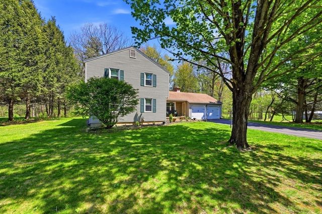 18 Fox Run Ln, Hampden, MA 01036