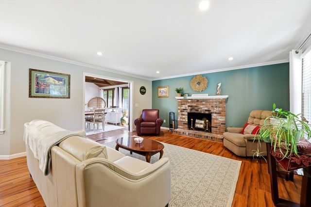 18 Fox Run Ln, Hampden, MA 01036