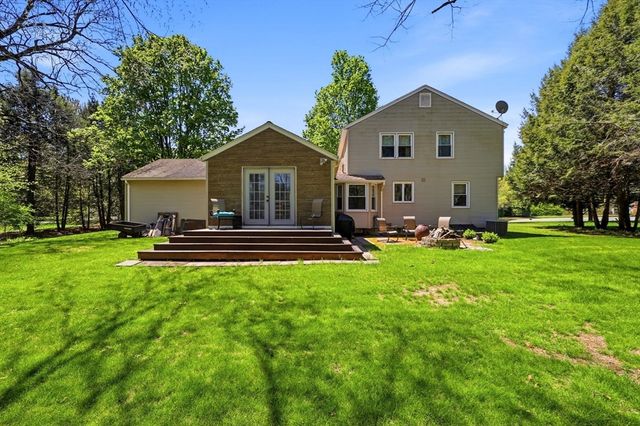 18 Fox Run Ln, Hampden, MA 01036