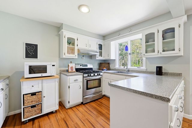 18 Fox Run Ln, Hampden, MA 01036